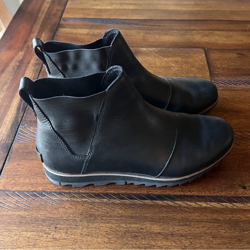 SOREL Women's Harlow Chelsea Boot — Waterproof Leather Ankle Booties